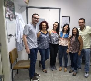 Pesquisadoras visitam o laboratório de micobactérias